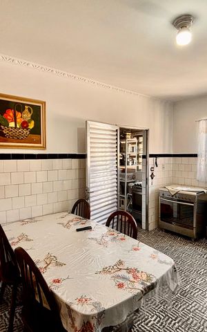 Casa à venda com 60m², 4 quartos e 4 vagas Casa à venda com 60m², 4 quartos e 4 vagasCozinha
