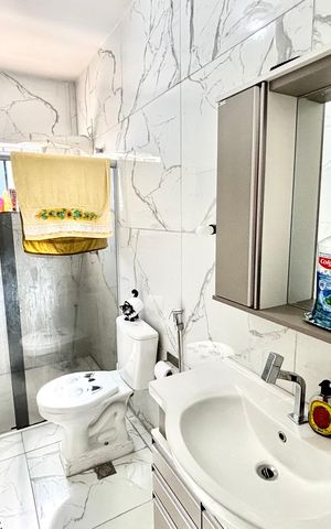 Casa à venda com 60m², 4 quartos e 4 vagas Casa à venda com 60m², 4 quartos e 4 vagasBanheiro 1