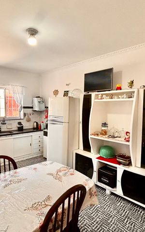 Casa à venda com 60m², 4 quartos e 4 vagas Casa à venda com 60m², 4 quartos e 4 vagasCozinha
