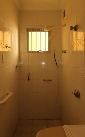Casa à venda com 160m², 2 quartos e 2 vagasBanheiro social