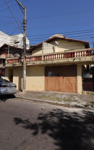 Casa à venda com 160m², 2 quartos e 2 vagasFachada