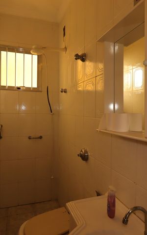 Casa à venda com 160m², 2 quartos e 2 vagasBanheiro social