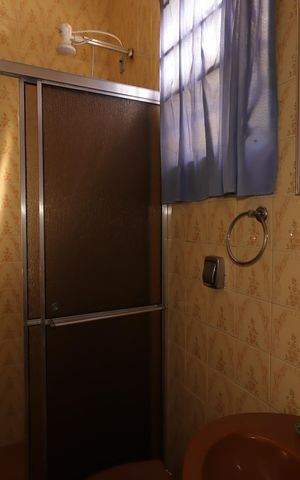 Casa à venda com 160m², 2 quartos e 2 vagasBanheiro da suíte