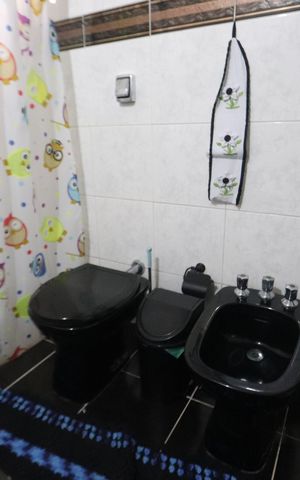 Casa à venda com 240m², 3 quartos e 2 vagasBanheiro da Suíte