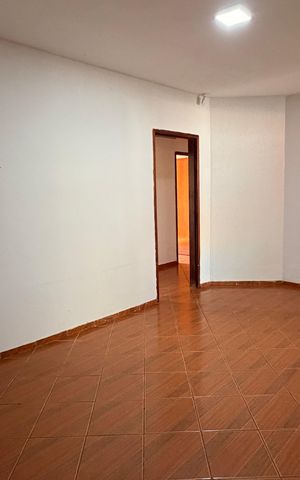 Casa à venda com 528m², 4 quartos e 2 vagasSala