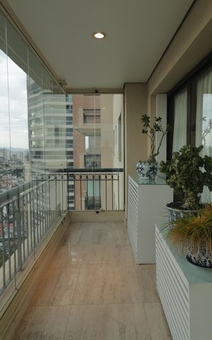 Apartamento à venda com 217m², 3 quartos e 4 vagasVaranda da Sala