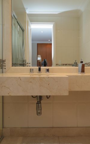 Apartamento à venda com 217m², 3 quartos e 4 vagasBanheiro da Suíte 1