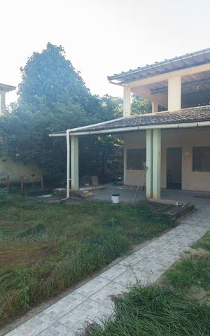 Casa à venda com 100m², 3 quartos e 4 vagas Casa à venda com 100m², 3 quartos e 4 vagasVaranda