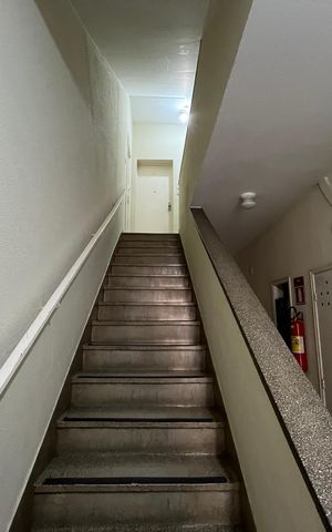 Apartamento para alugar com 85m², 2 quartos e sem vaga Apartamento para alugar com 85m², 2 quartos e sem vagaÁrea comum - escada