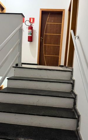 Apartamento à venda com 88m², 2 quartos e 1 vaga Apartamento à venda com 88m², 2 quartos e 1 vagaEscada