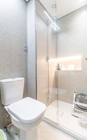 Apartamento à venda com 110m², 3 quartos e 2 vagas Apartamento à venda com 110m², 3 quartos e 2 vagasBanheiro da Suíte