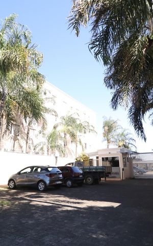 Apartamento para alugar com 45m², 2 quartos e 1 vagaFachada e portaria