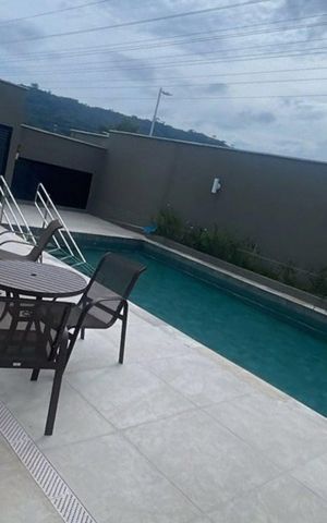 Casa à venda com 200m², 4 quartos e 3 vagas Casa à venda com 200m², 4 quartos e 3 vagasPiscina