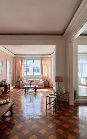 Apartamento à venda com 460m², 5 quartos e 2 vagas Apartamento à venda com 460m², 5 quartos e 2 vagasSala