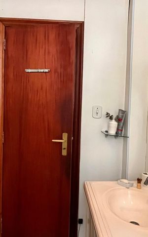 Apartamento à venda com 460m², 5 quartos e 2 vagas Apartamento à venda com 460m², 5 quartos e 2 vagasBanheiro social