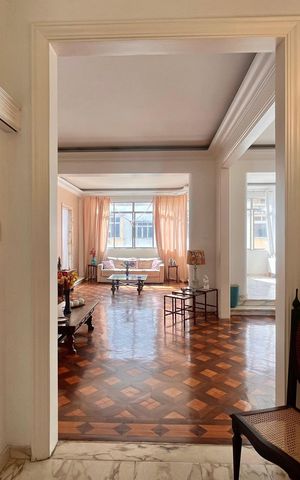 Apartamento à venda com 460m², 5 quartos e 2 vagas Apartamento à venda com 460m², 5 quartos e 2 vagasSala