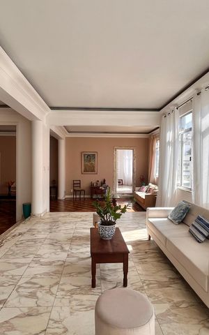 Apartamento à venda com 460m², 5 quartos e 2 vagas Apartamento à venda com 460m², 5 quartos e 2 vagasSala