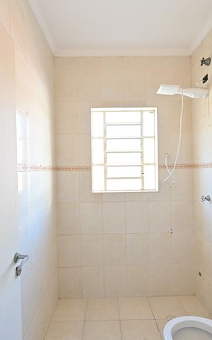 Casa para alugar com 150m², 3 quartos e 2 vagasBanheiro Social