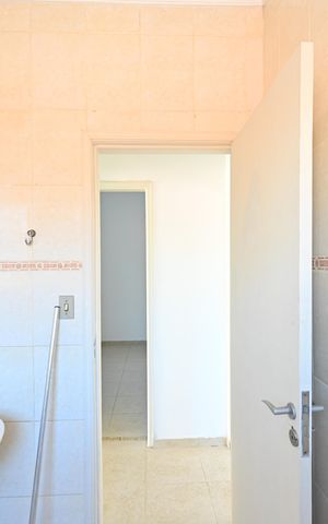 Casa para alugar com 150m², 3 quartos e 2 vagasBanheiro Social
