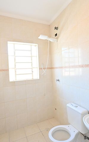 Casa para alugar com 150m², 3 quartos e 2 vagasBanheiro Social