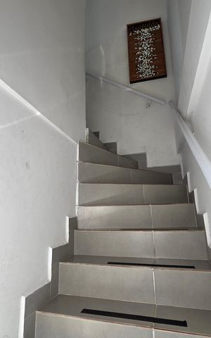 Casa de condomínio para alugar com 70m², 2 quartos e 1 vaga Casa de condomínio para alugar com 70m², 2 quartos e 1 vagaEscada
