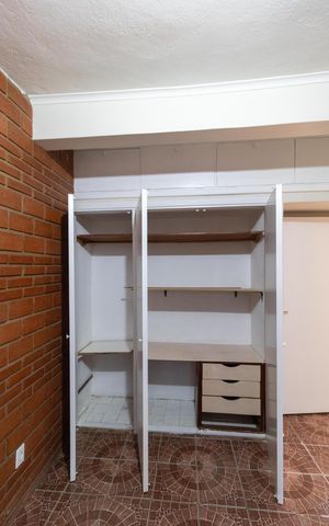 Apartamento à venda com 83m², 2 quartos e 2 vagas Apartamento à venda com 83m², 2 quartos e 2 vagasQuarto 01 - Armário