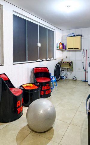 Casa à venda com 262m², 2 quartos e 2 vagas