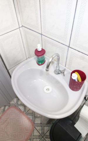 Casa à venda com 96m², 3 quartos e 2 vagasBanheiro social
