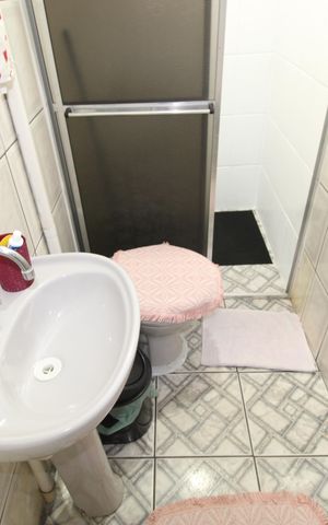 Casa à venda com 96m², 3 quartos e 2 vagasBanheiro social