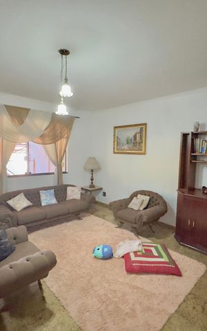 Casa à venda com 250m², 3 quartos e 3 vagas Casa à venda com 250m², 3 quartos e 3 vagasSala