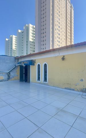 Casa à venda com 250m², 3 quartos e 3 vagas Casa à venda com 250m², 3 quartos e 3 vagasSacada