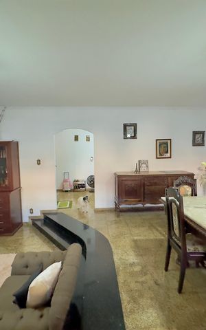 Casa à venda com 250m², 3 quartos e 3 vagas Casa à venda com 250m², 3 quartos e 3 vagasSala