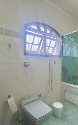 Casa à venda com 250m², 3 quartos e 3 vagas Casa à venda com 250m², 3 quartos e 3 vagasBanheiro 1