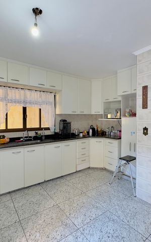 Casa à venda com 250m², 3 quartos e 3 vagas Casa à venda com 250m², 3 quartos e 3 vagasCozinha