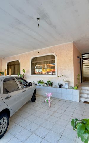 Casa à venda com 250m², 3 quartos e 3 vagas Casa à venda com 250m², 3 quartos e 3 vagasGaragem