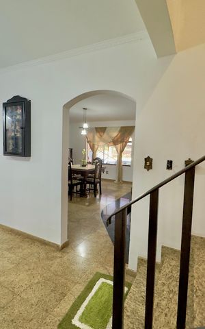 Casa à venda com 250m², 3 quartos e 3 vagas Casa à venda com 250m², 3 quartos e 3 vagasHall inferior