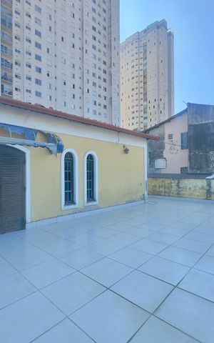 Casa à venda com 250m², 3 quartos e 3 vagas Casa à venda com 250m², 3 quartos e 3 vagasSacada
