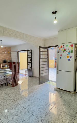 Casa à venda com 250m², 3 quartos e 3 vagas Casa à venda com 250m², 3 quartos e 3 vagasCozinha