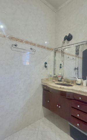Casa à venda com 250m², 3 quartos e 3 vagas Casa à venda com 250m², 3 quartos e 3 vagasBanheiro 2