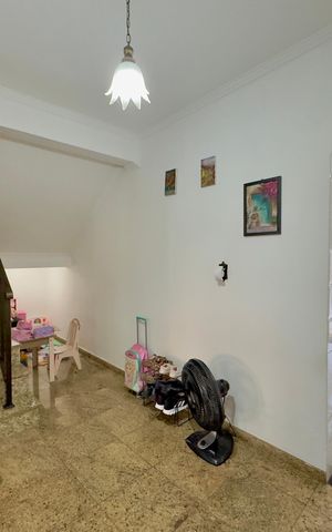 Casa à venda com 250m², 3 quartos e 3 vagas Casa à venda com 250m², 3 quartos e 3 vagasHall inferior