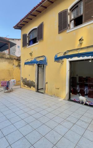 Casa à venda com 250m², 3 quartos e 3 vagas Casa à venda com 250m², 3 quartos e 3 vagasQuintal