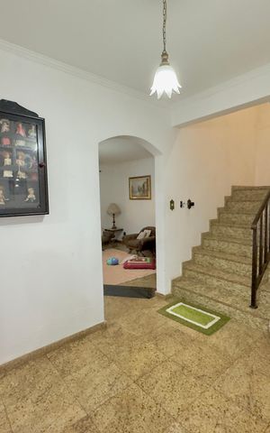 Casa à venda com 250m², 3 quartos e 3 vagas Casa à venda com 250m², 3 quartos e 3 vagasHall inferior
