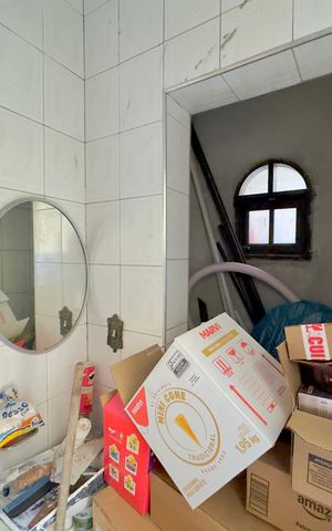 Casa à venda com 250m², 3 quartos e 3 vagas Casa à venda com 250m², 3 quartos e 3 vagasDespensa