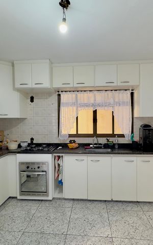 Casa à venda com 250m², 3 quartos e 3 vagas Casa à venda com 250m², 3 quartos e 3 vagasCozinha