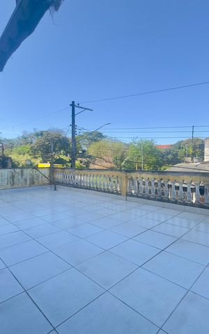 Casa à venda com 250m², 3 quartos e 3 vagas Casa à venda com 250m², 3 quartos e 3 vagasSacada