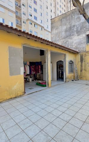 Casa à venda com 250m², 3 quartos e 3 vagas Casa à venda com 250m², 3 quartos e 3 vagasQuintal