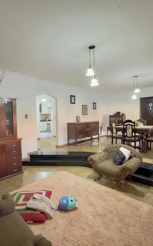 Casa à venda com 250m², 3 quartos e 3 vagas Casa à venda com 250m², 3 quartos e 3 vagasSala