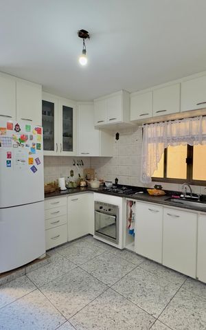 Casa à venda com 250m², 3 quartos e 3 vagas Casa à venda com 250m², 3 quartos e 3 vagasCozinha