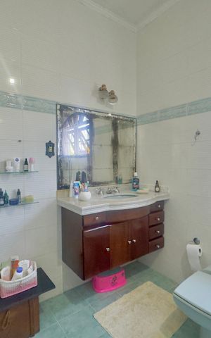 Casa à venda com 250m², 3 quartos e 3 vagas Casa à venda com 250m², 3 quartos e 3 vagasBanheiro 1