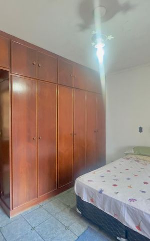 Casa à venda com 250m², 3 quartos e 3 vagas Casa à venda com 250m², 3 quartos e 3 vagasQuarto 2